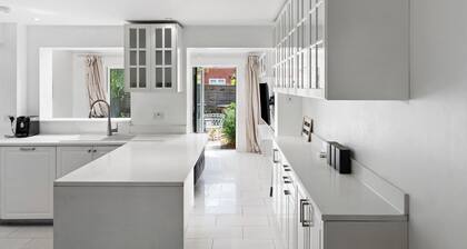 Luxury 3 Bed Shard View House! Private parking,Garden, on Door step of the city!