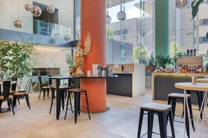 Dining - Mountain and Seaview apartment in De Waterkant Strand Street (Cape Town)