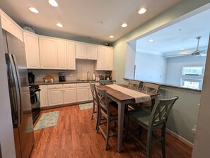 Fridge, microwave, stovetop, dishwasher - Waterfront townhouse with great amenities (Ocean View)