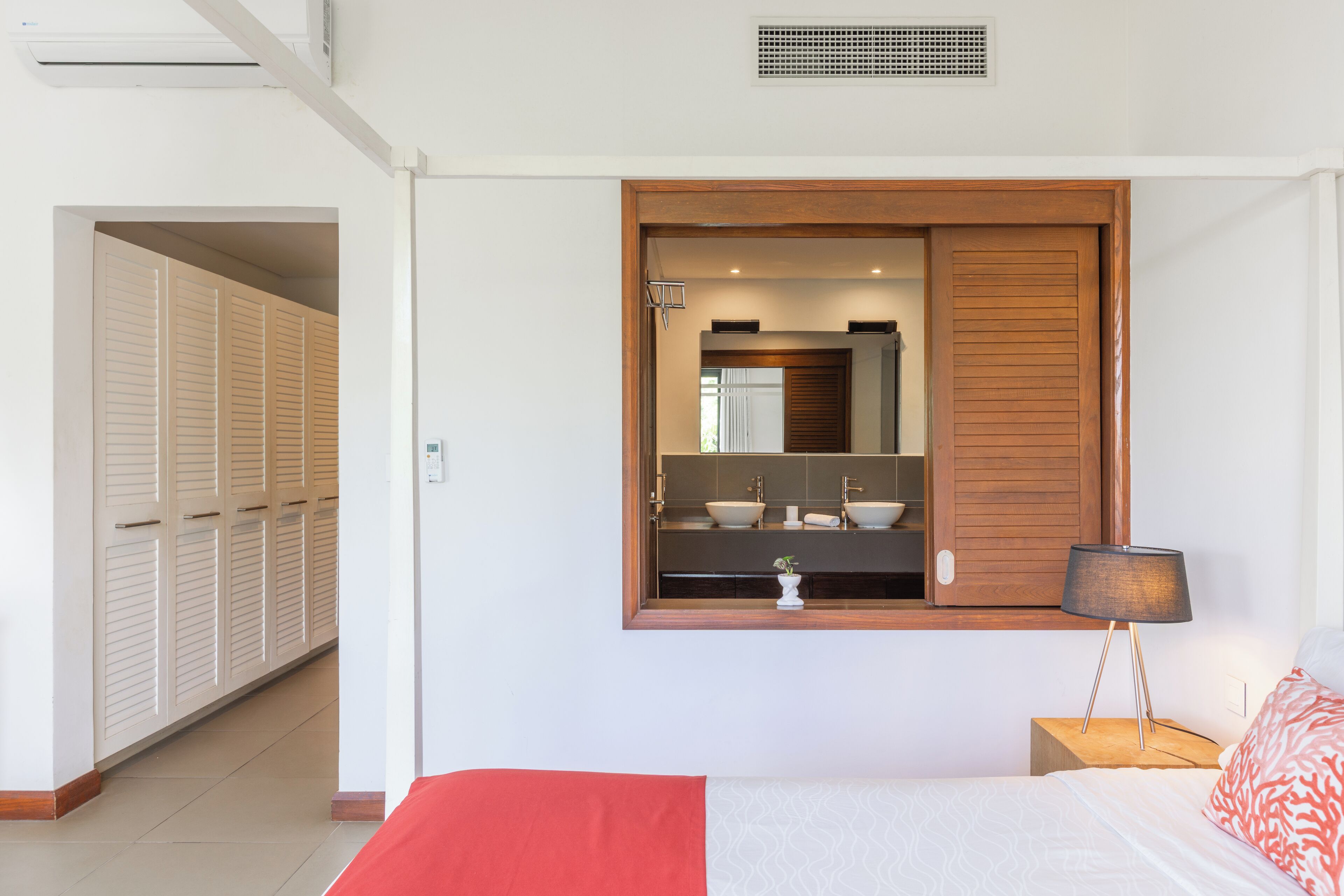 3 slaapkamers, een kluis op de kamer, een strijkplank/strijkijzer, wifi