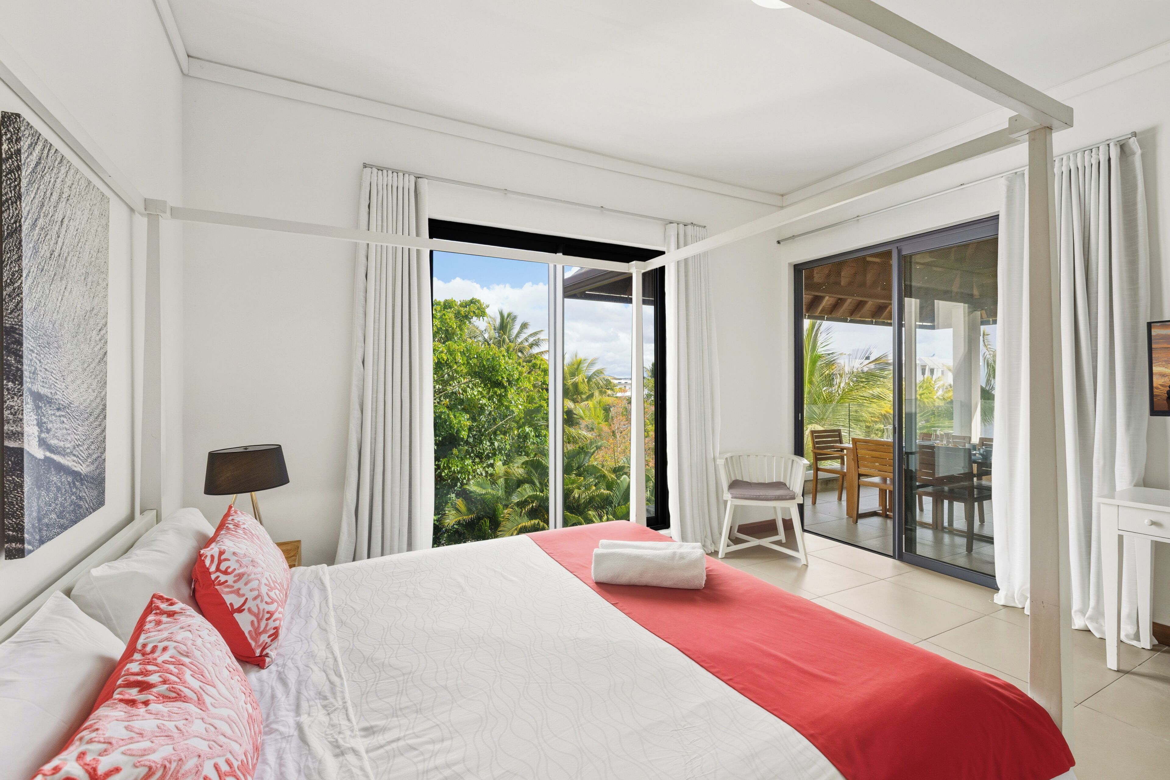 3 bedrooms, in-room safe, iron/ironing board, WiFi