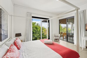 3 bedrooms, in-room safe, iron/ironing board, WiFi