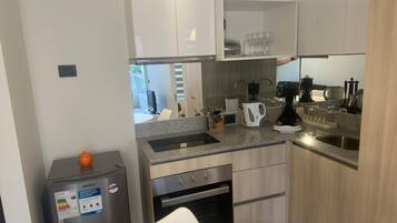 Apartment | Private kitchen | Fridge, oven, cookware/dishes/utensils, dining tables