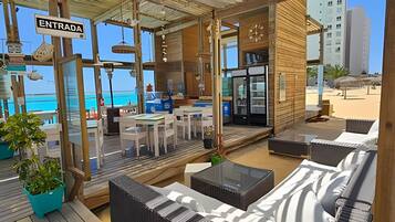 Apartamento | Restaurante al aire libre