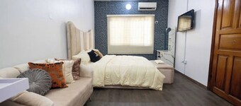 Quiet Suburb 15 mins to airport

