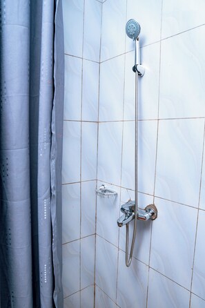 Comfort Apartment, 2 Bedrooms, Smoking, City View | Bathroom | Shower, free toiletries, slippers, bidet - Kadoo Travels (Kigali)