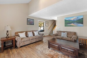 Télévision, cheminée