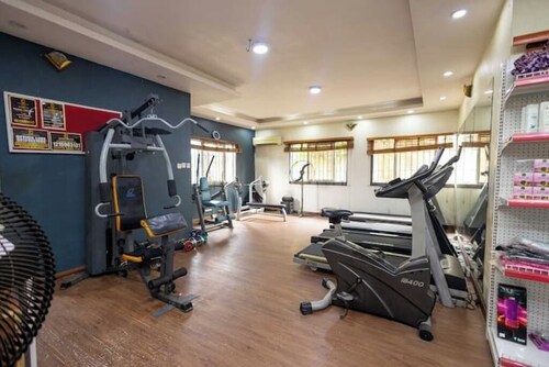 Quiet suburb 15 mins to airport

