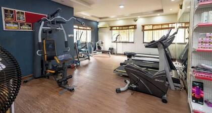 Quiet suburb 15 mins to airport