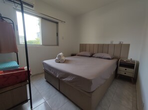 1 dormitori, planxa i posts de planxar, wifi i roba de llit 