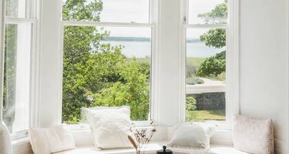 Castle Beach - Spectacular Victorian Villa