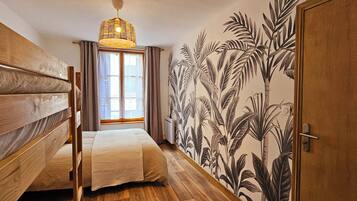 1 slaapkamer, een strijkplank/strijkijzer, gratis wifi, beddengoed