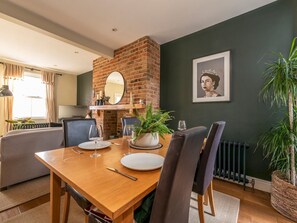 Dining - Charming 2-Bed Home / Garden / Great Travel Links - Pass the Keys (London)