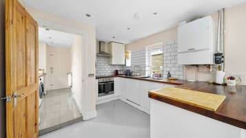 Oven, dishwasher, coffee/tea maker, cookware/dishes/utensils