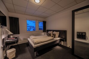 Basic Double or Twin Room | Meja, Wi-fi percuma 