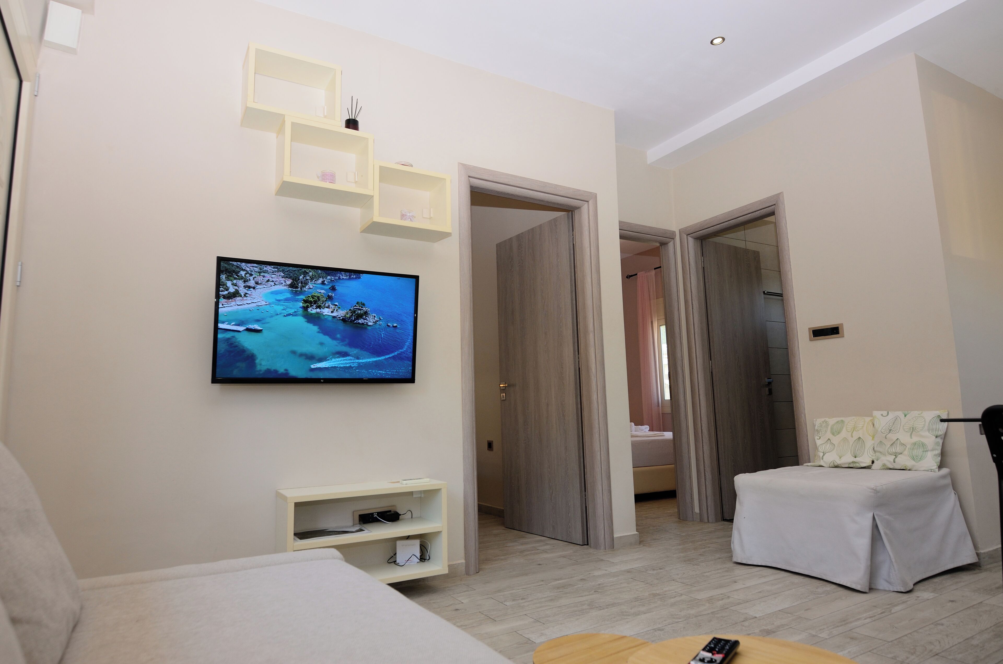 2 bedrooms, in-room safe, iron/ironing board, free WiFi