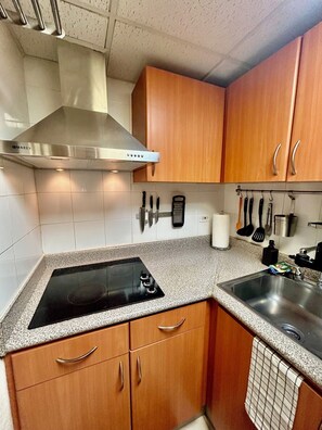 Fridge, microwave, stovetop, coffee/tea maker