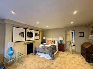 4 chambres, fer et planche à repasser, lit parapluie, Wi-Fi gratuit