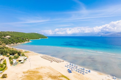 Ormos Beach House - Four Bedroom Villa, Sleeps 9