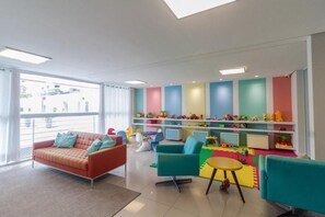 Deluxe Apartment | Children's area
