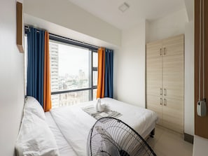 Individually decorated, individually furnished, laptop workspace - GemstoneBR in SMDC Fame Residences (Mandaluyong)