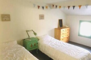 3 bedrooms, iron/ironing board, travel crib, bed sheets