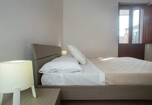 Unclassified image, 4 of 17, button