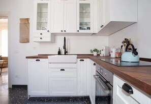 Unclassified image, 5 of 21, button