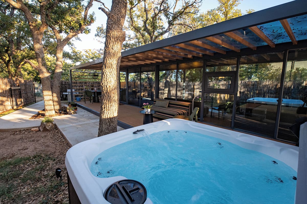 Luxury Cabin | Individually furnished, free WiFi, bed sheets