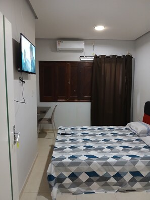 Chambre Simple, vue ville | Bureau, espace de travail pour ordinateur portable, Wi-Fi gratuit