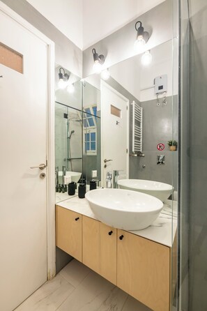 Deluxe Apartment | Bathroom - Historic 2BR Oasis in Kolonaki (Athens)