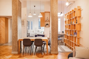 Deluxe Apartment | Living area
