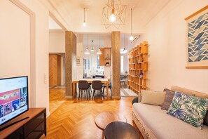 Deluxe Apartment | Living area
