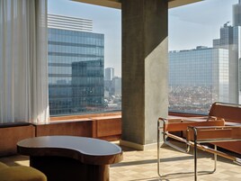 Ropa de cama de alta calidad, minibar, caja fuerte