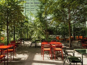 2 restaurants servant le petit déjeuner, spécialités Cuisine américaine