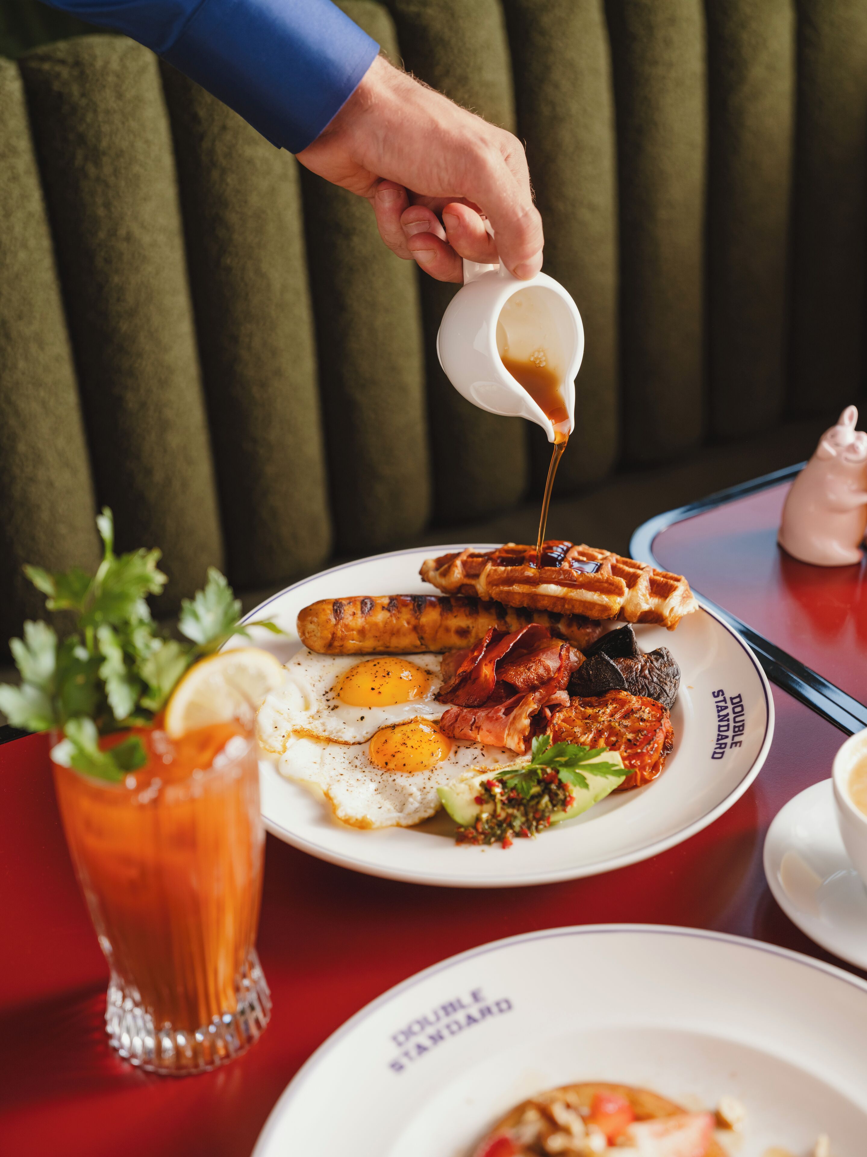 2 restaurants; breakfast, lunch, and dinner served