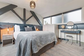 1 bedroom, iron/ironing board, WiFi, bed sheets - Cosy Mezzanine Apartment Leeds City Centre (Leeds)
