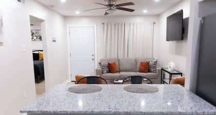 Beautiful Two Bed Room - Apt 2 - Downstairs