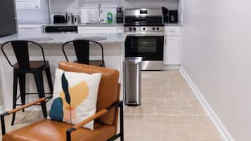 Micro-ondes, four, plaque de cuisson, lave-vaisselle