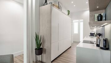 Deluxe Apartment, 2 Bedrooms, Non Smoking | Private kitchen | Electric kettle