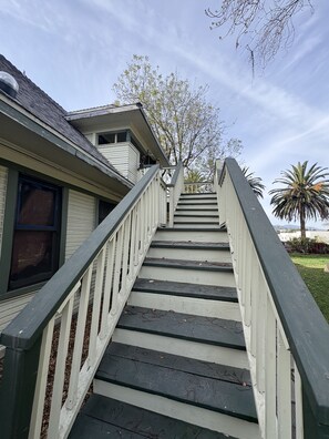 Property grounds - Sober Living on the Pink Cloud in fabulous Pasadena with WiFi (Pasadena)