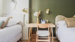 A bedroom with two beds, a desk, and a chair. There is a vase with dried flowers on the desk. - Modern "Green Suites" residence - Meudon/Vélizy (Meudon)