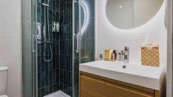 Bruser, hårtørrer, håndklæder