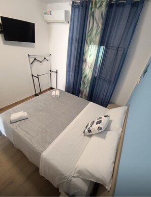 2 bedrooms, WiFi, bed sheets - Maria Apartment (Vaccarizzo-delfino)