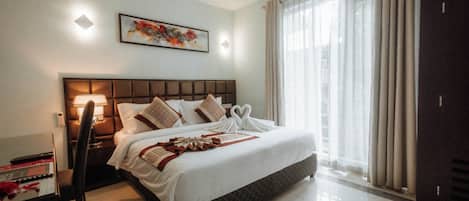 Deluxe Double Room | In-room safe, soundproofing, iron/ironing board, free WiFi