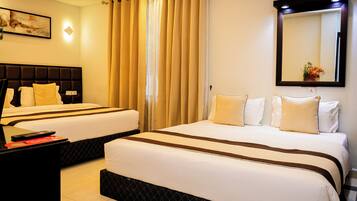 Deluxe Triple Room | In-room safe, soundproofing, iron/ironing board, free WiFi