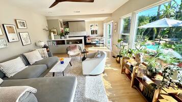 Älytelevisio, tietokoneen näyttö, tulostin