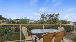 Outdoor dining - Sound Of The Sea - A Symphony of Nature's Serenity (Apollo Bay)