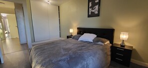2 quartos, ferros/tábuas de passar roupa, Wi-Fi, roupa de cama