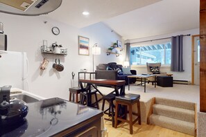 TV, DVD player - Ultimate cozy 1BR ski-in/ski-out getaway w/ shared indoor hot tub & pool (Newry)